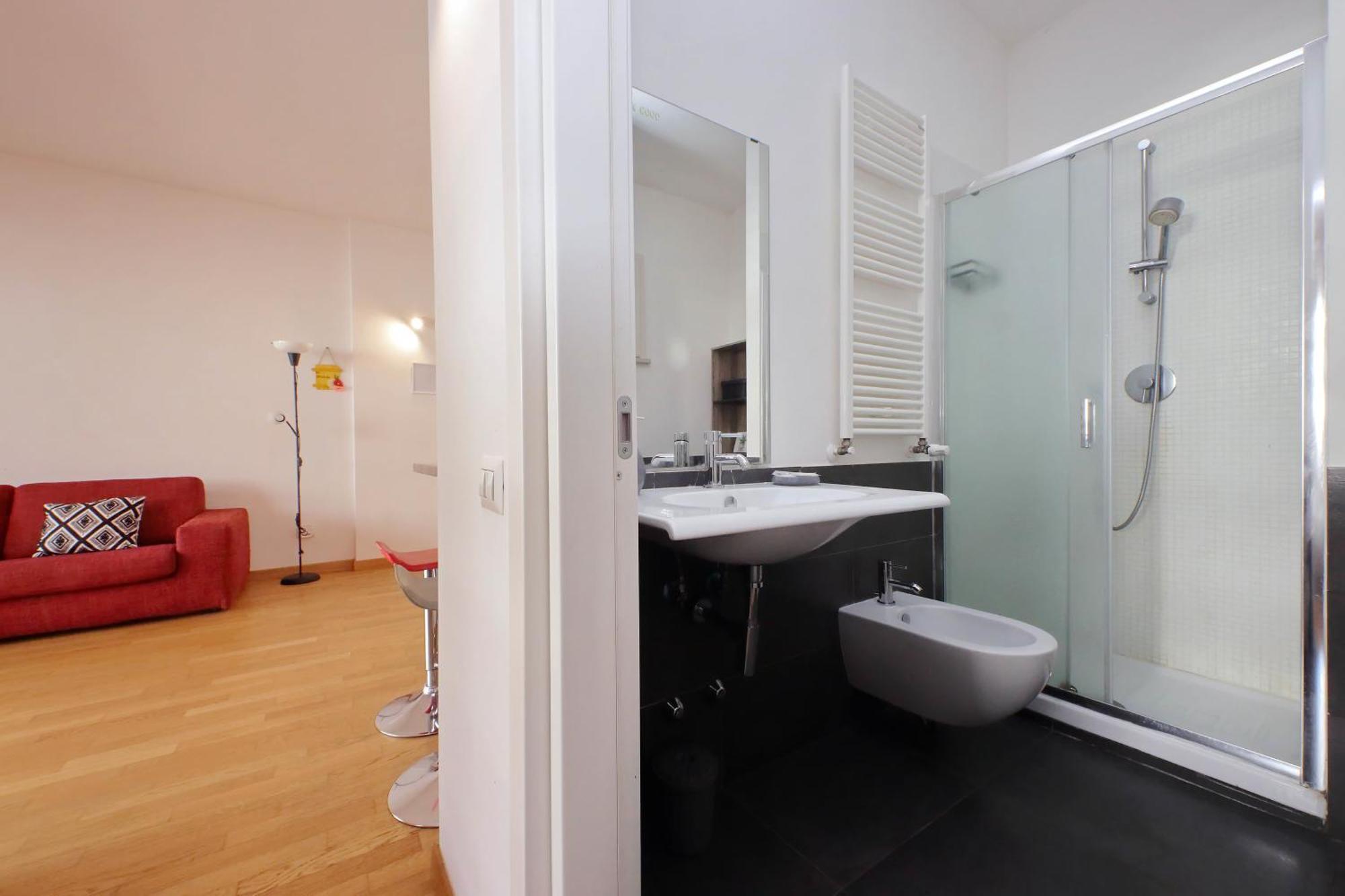 Claudia's Flat * Rom