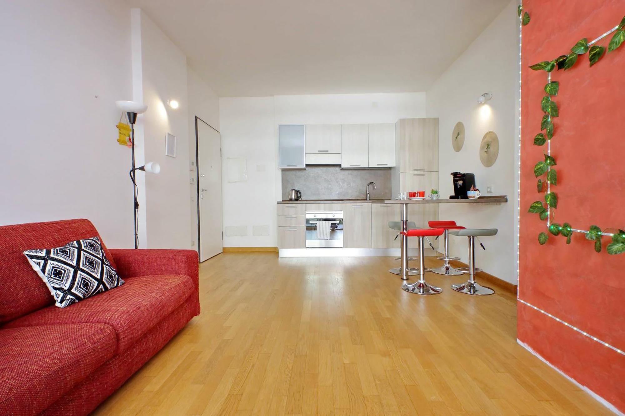 Claudia's Flat * Rom